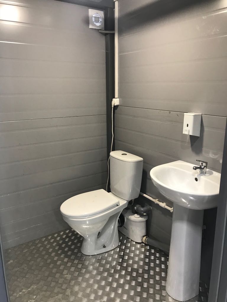 Автономный туалетный модуль ЭКОС-5 (тройной) (фото 1) в Реутове