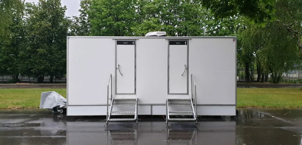 Аренда мобильных туалетных модулей на колесиках в Реутове